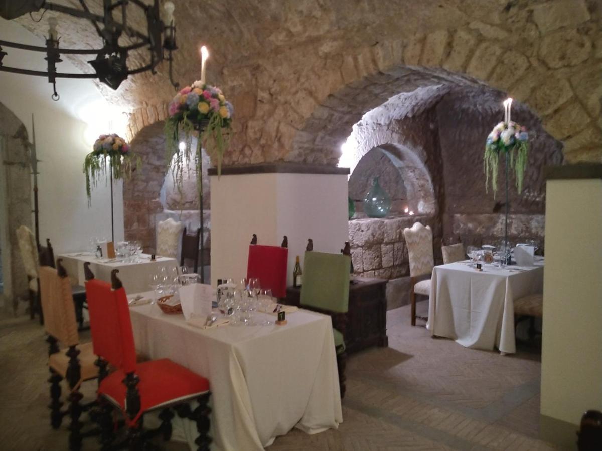 Отель Castello Costaguti Roccalvecce Экстерьер фото