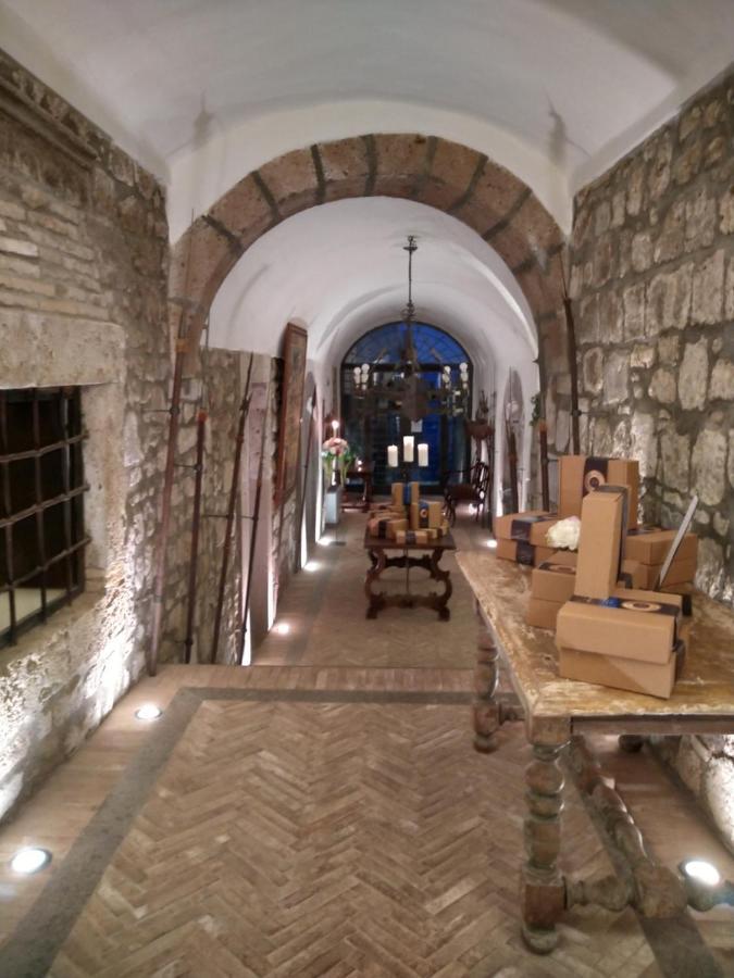 Отель Castello Costaguti Roccalvecce Экстерьер фото
