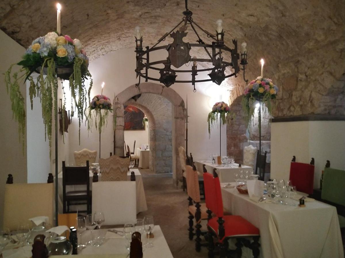 Отель Castello Costaguti Roccalvecce Экстерьер фото